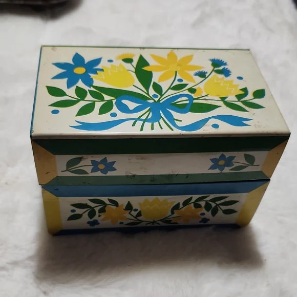 Floral Decorative Metal Box with Blue and Yellow Design RECIPE BOX. VINTAGE. - Picture 1 of 7